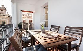 Beautiful Apartment With Terrace In Barcelona